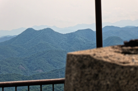 鞍掛山が丁度、馬の鞍に見える