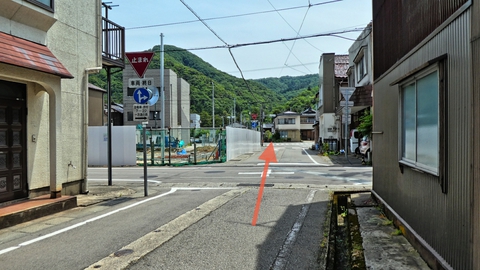 このあたりは観光客の喧騒も少なく静か