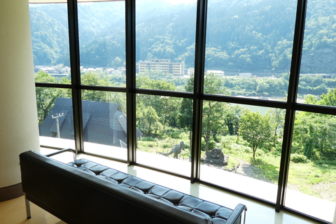 展望室なので手取り湖の素晴らしい眺めが楽しめる