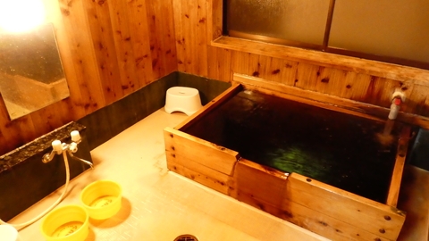 千代野温泉の貸切風呂の浴室内