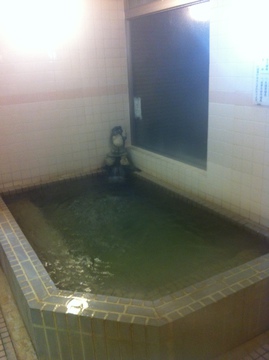 シンプルな湯船