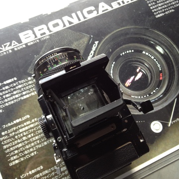 まるで液晶のような2眼レフのファインダー