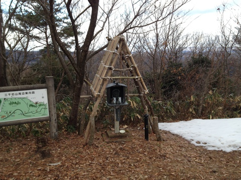 三千坊山の社