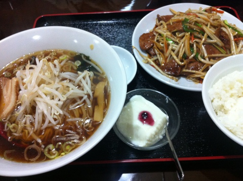 ニラレバ定食 脅威のボリューム