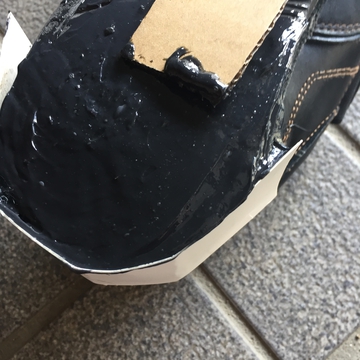 付属のヘラよりダンボールをカットしたヘラが使いやすい