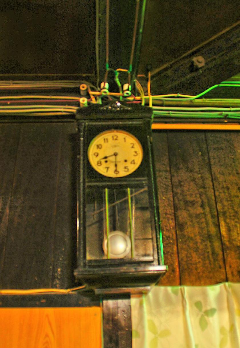 ずっと八時半。時が止まった空間