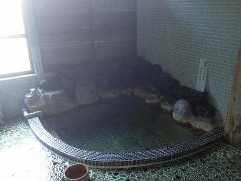 一坪足らずの浴槽