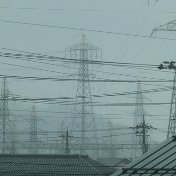 九頭竜川の先の松岡変電所