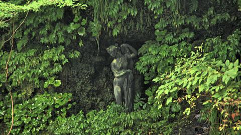 水辺の像（美しい尻のアフロディテ）