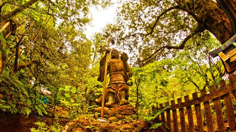 中門横の像
