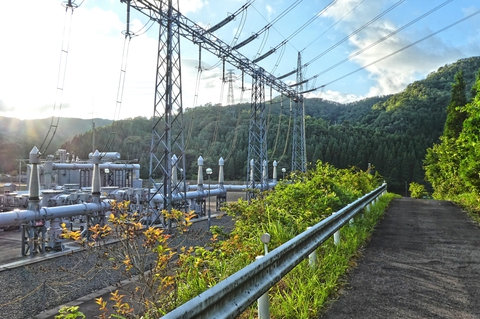 南条変電所周りは舗装路が整備されており見学が容易