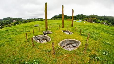 板敷きの土壙墓