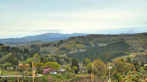 県道213号からは走りながら宝達山がよく見える
