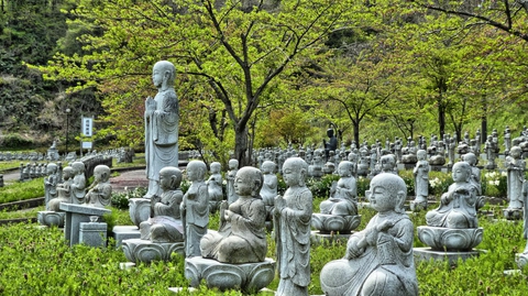 圧巻の招福地蔵群