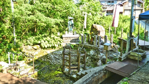 休憩ベンチより弘法大師像をと風景を眺めながらながら