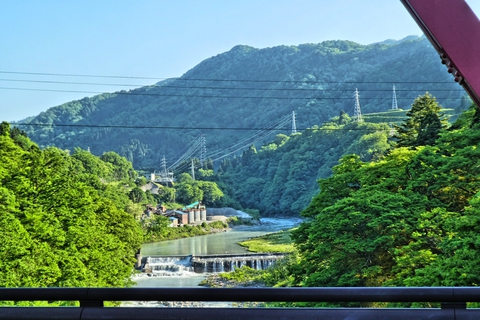 対山橋から上流に見える鉄塔群