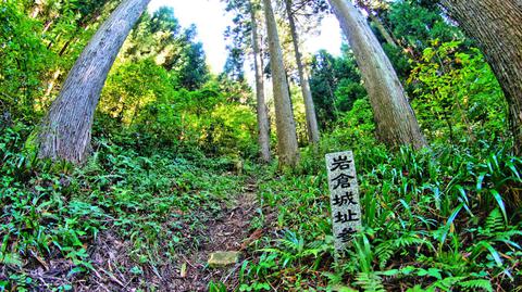 水の音はなくなり斜度は急に