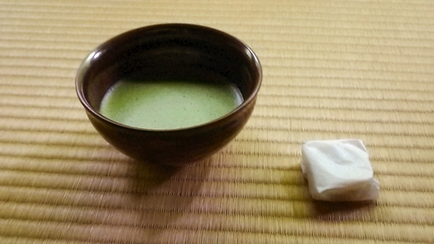 抹茶とお茶請け菓子