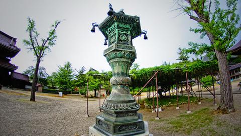 中央の燈籠