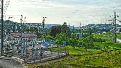 辰巳ダム東岸にある新辰巳発電所